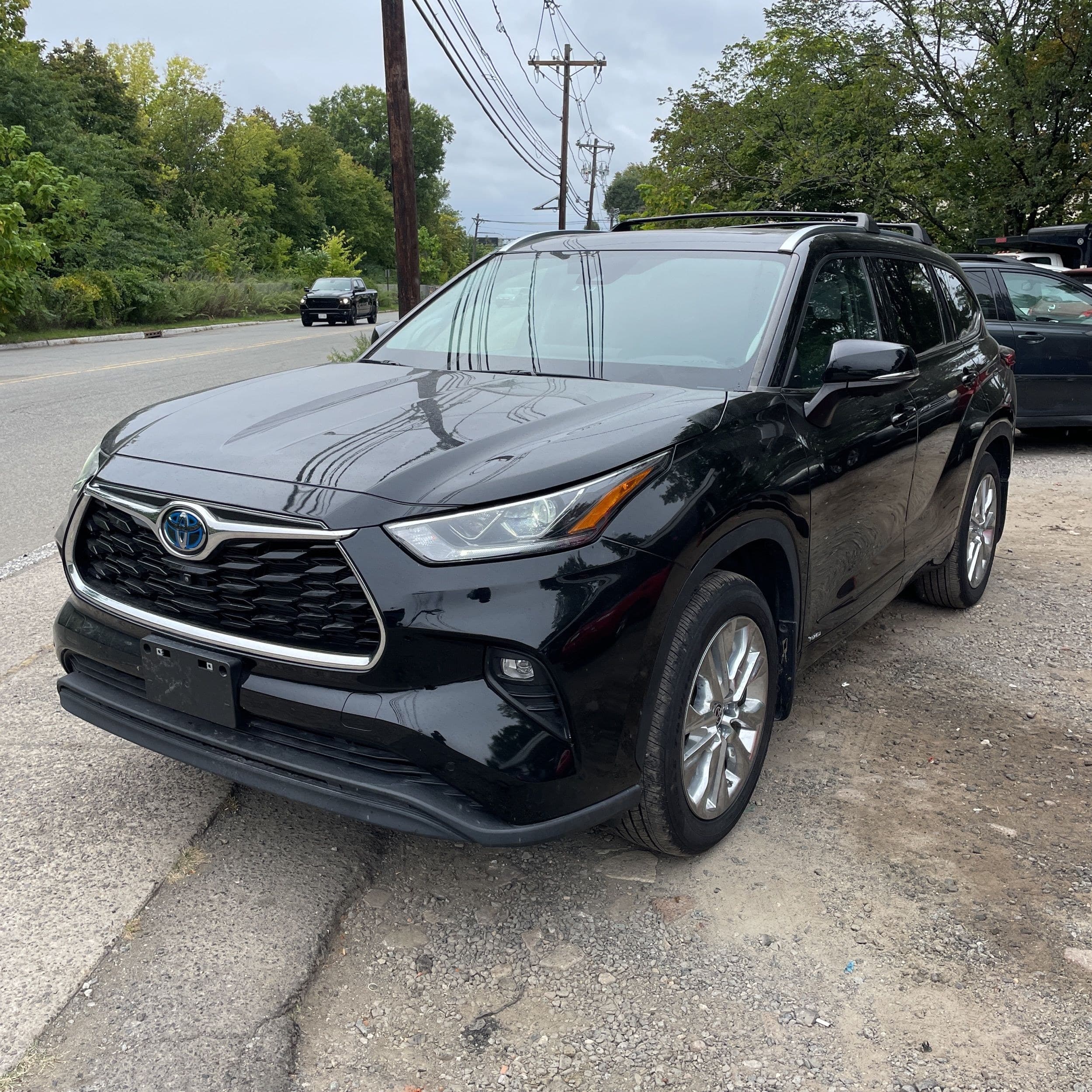 2023 Toyota Highlander Hybrid Limited photo 1