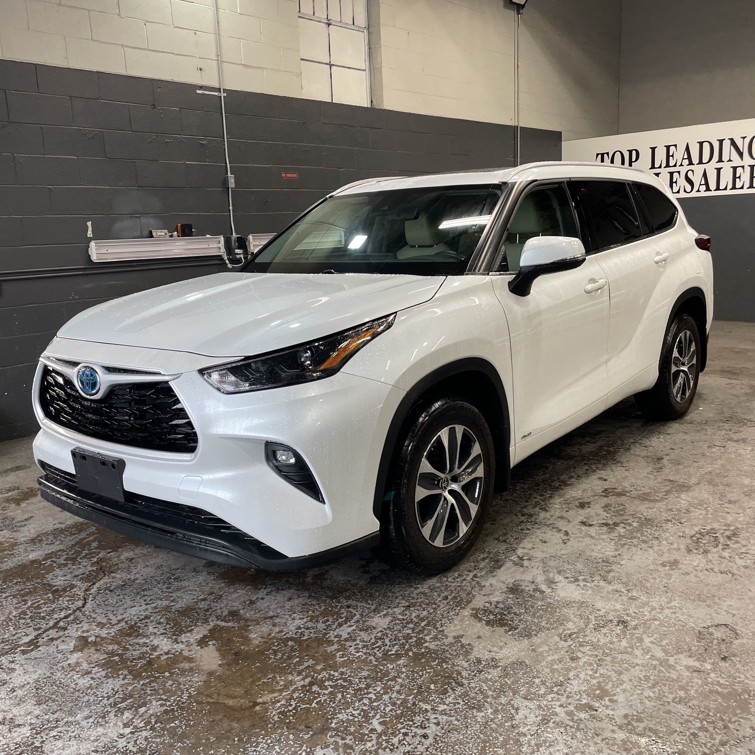 2022 Toyota Highlander Hybrid XLE photo 1