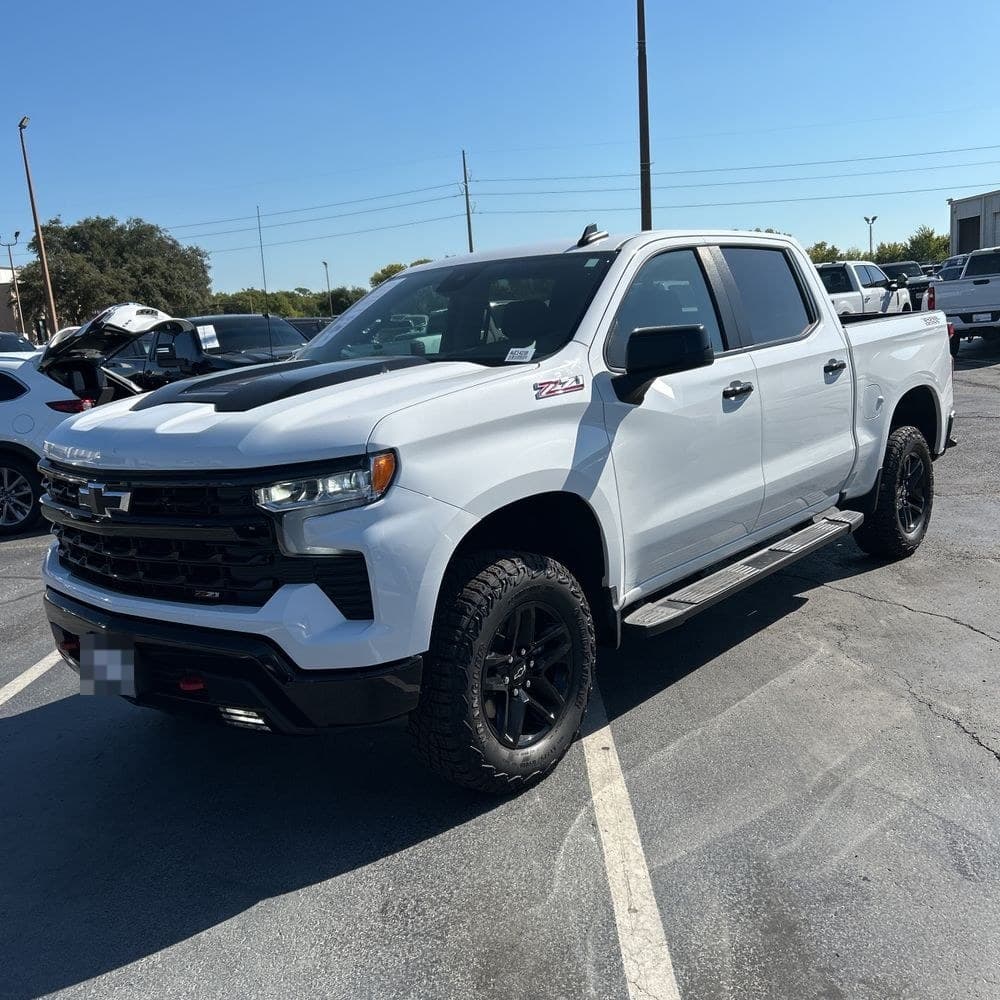 2024 Chevrolet Silverado 1500 Trail Boss - LT photo 1