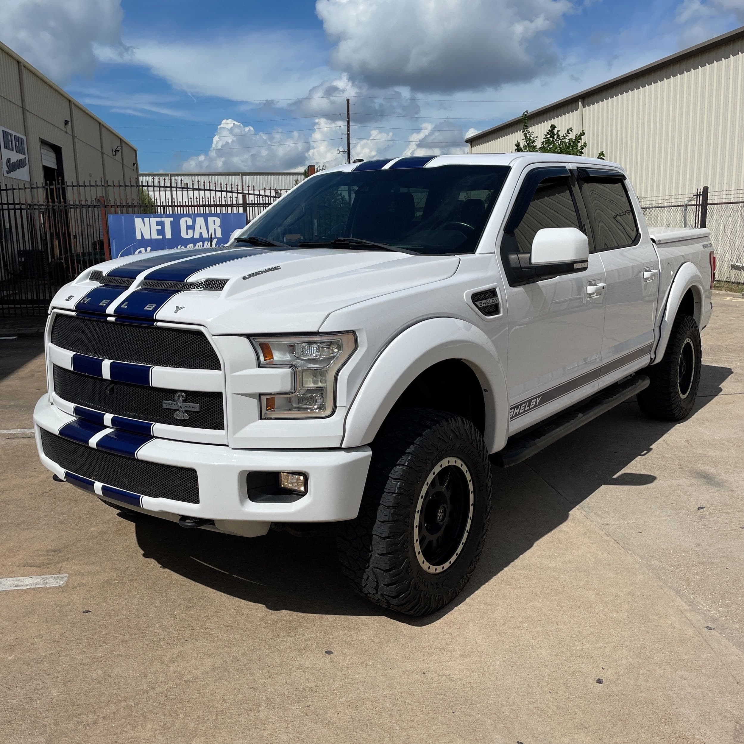 2017 Ford F150 Lariat photo 1